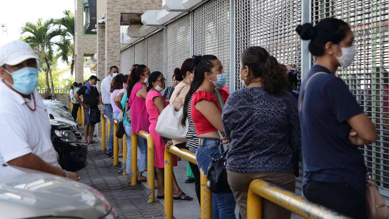 Suriname tightens curfew and closes stores in the fight against corona virus |  NOW