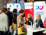 AARLEM - Bezoekers van de Landelijke Banenmarkt in de Grote Kerk. De door het UWV georganiseerde beurs richt zich op uitkeringsgerechtigden met een moeilijke arbeidsmarktpositie. ANP ROBIN VAN LONKHUIJSEN