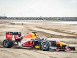 Red Bull-auto's op strand Scheveningen voor promo GP Nederland