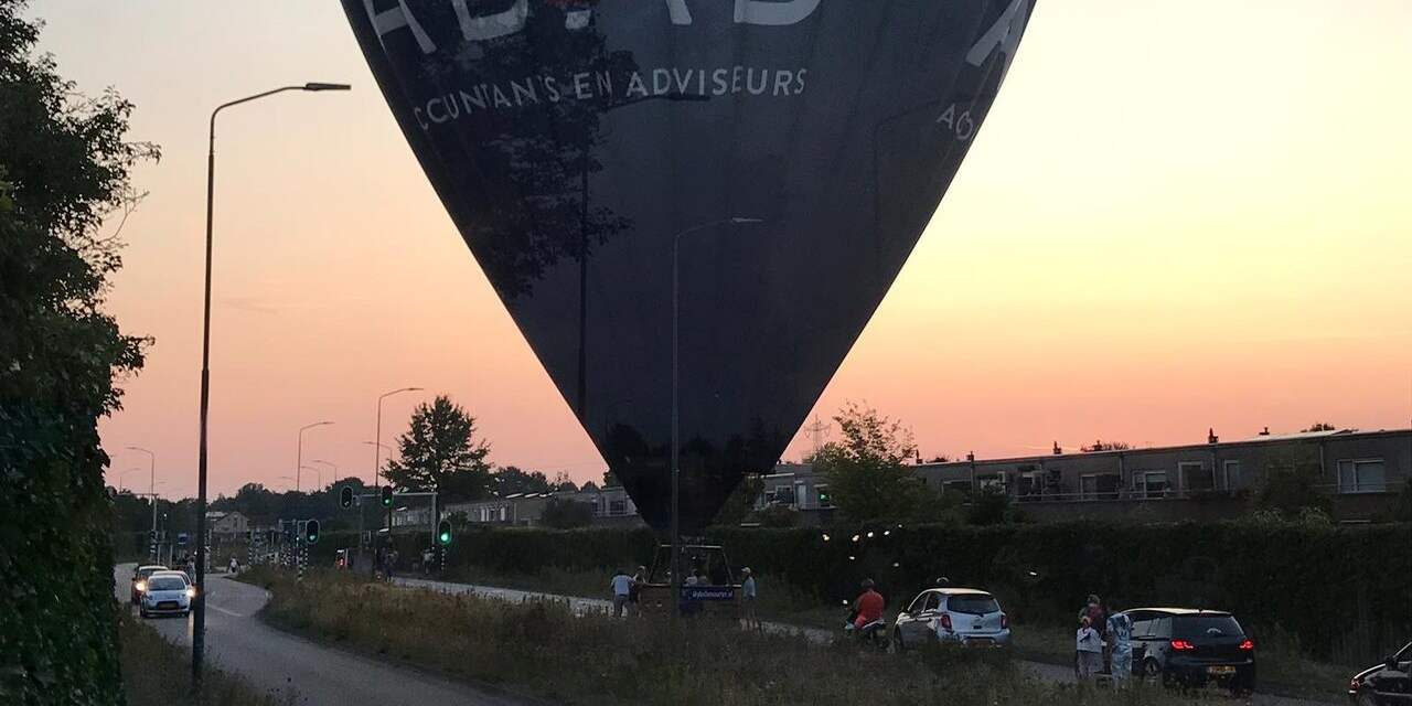 Luchtballon maakt noodlanding op autobaan bij Geldrop