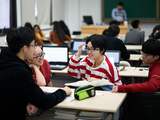Chinese scholen volgen leerlingen met slimme uniformen