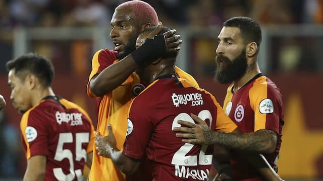 Babel pakt met Galatasaray eerste prijs door Turkse Super ...