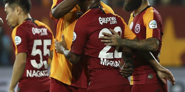 Babel pakt met Galatasaray eerste prijs door Turkse Super ...