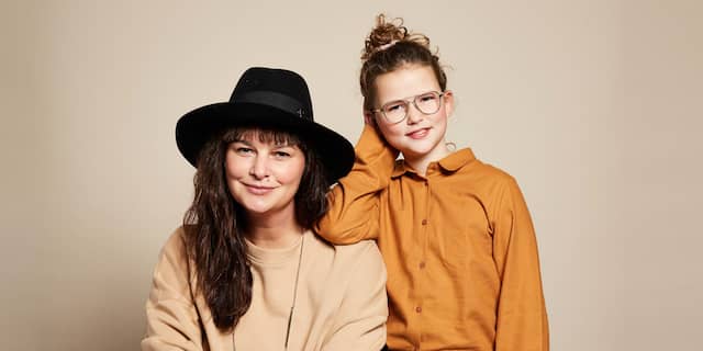 Marieke Kollerman (l.) van kinderbrillenmerk Junior & Junior
