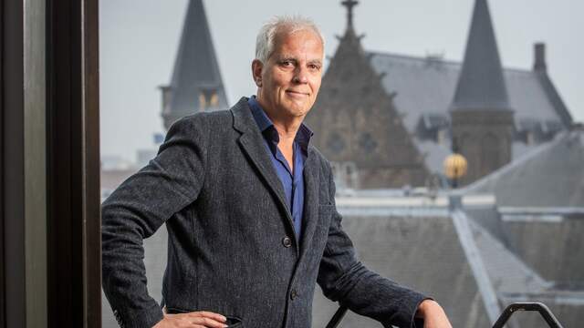 Ron Fresen: 'Achter mijn dagelijkse twee minuten op het scherm zit een lange dag van gesprekken met politici. Praten, praten en nog eens praten.'
