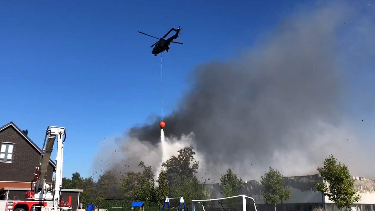 Helikopter blust grote brand Molenaarsgraaf