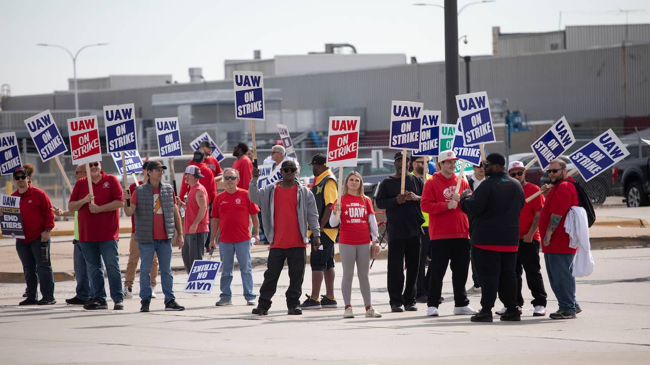 Strikes that cost US auto companies billions have ended after a new agreement is reached  Economy