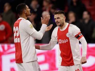Ajax boekt simpele thuiszege op Heracles en slaat gat van vijf punten met PSV