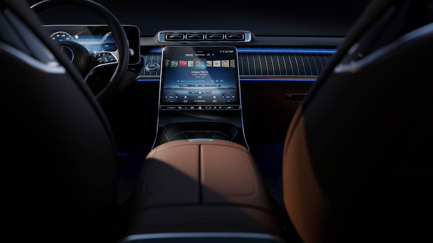 nogmaals Banzai Uithoudingsvermogen Grote schermen domineren interieur nieuwe Mercedes S-Klasse | Onderweg |  NU.nl