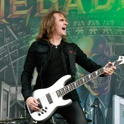 Megadeth-bassist had webcamseks met Nederlandse, klaagt verspreider beelden aan