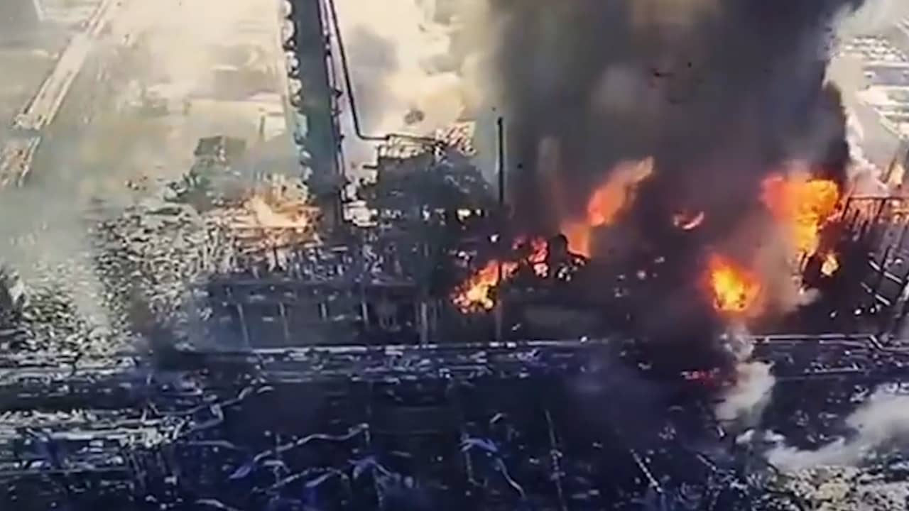 Beeld uit video: Chemische fabriek in China compleet verwoest door explosie
