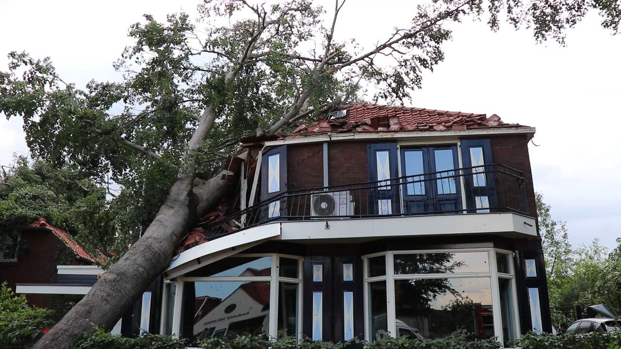 Beeld uit video: Enorme schade in Leersum na windhoos: ‘Voorwerpen vlogen door de tuin’