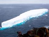 Twee enorme ijsbergen in Atlantische Oceaan bedreigen wereldwijde scheepvaart