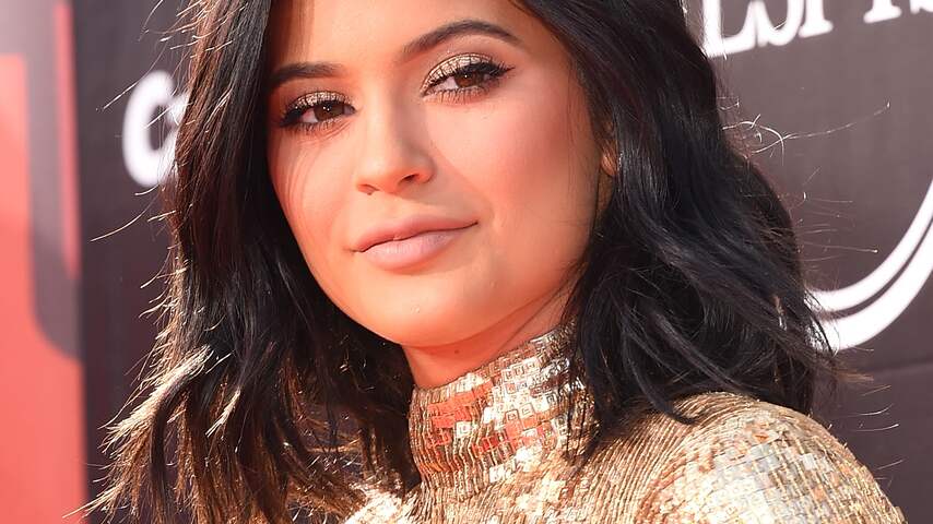 Kylie Jenner ontkracht trouwgeruchten