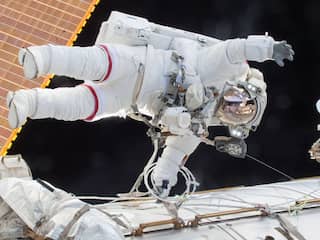 ISS-kosmonauten breken record van langste ruimtewandeling