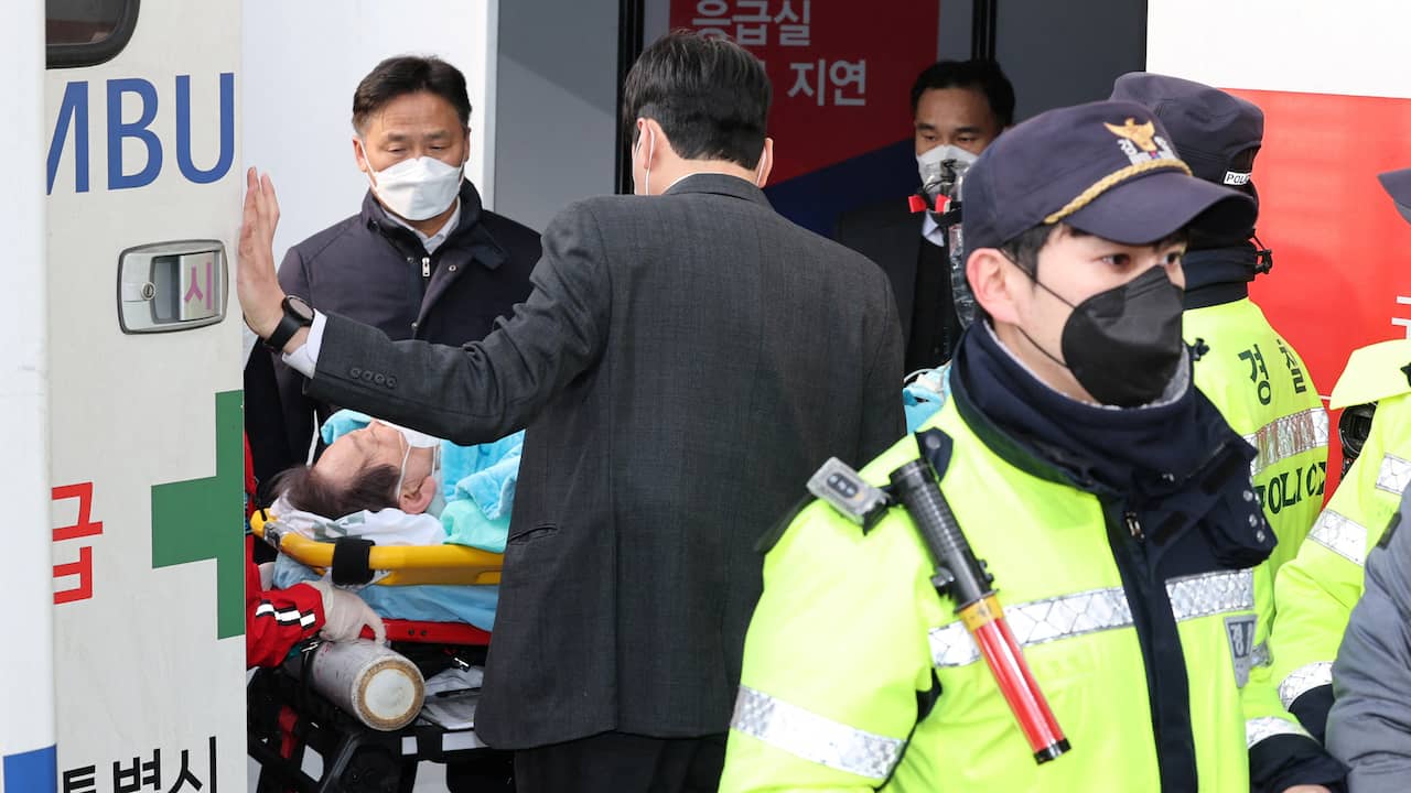 South Korean Opposition Leader Lee Jae-Myung Stabbed in the Neck During Busan Visit: Latest Updates on Recovery