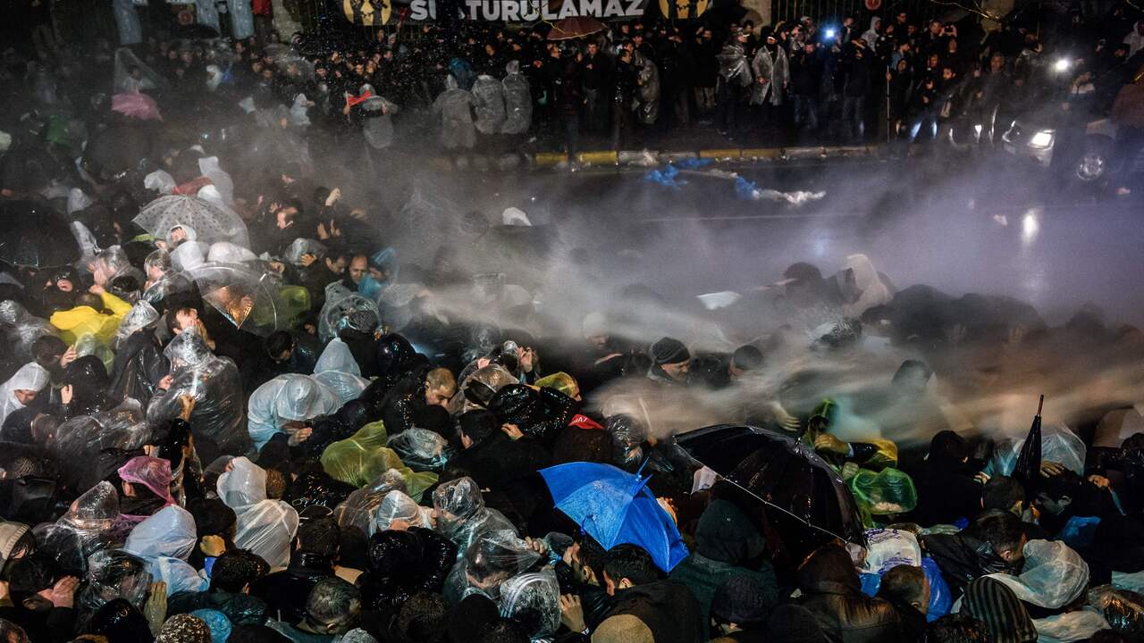 Rellen bij Turkse krant Zaman vanwege overname