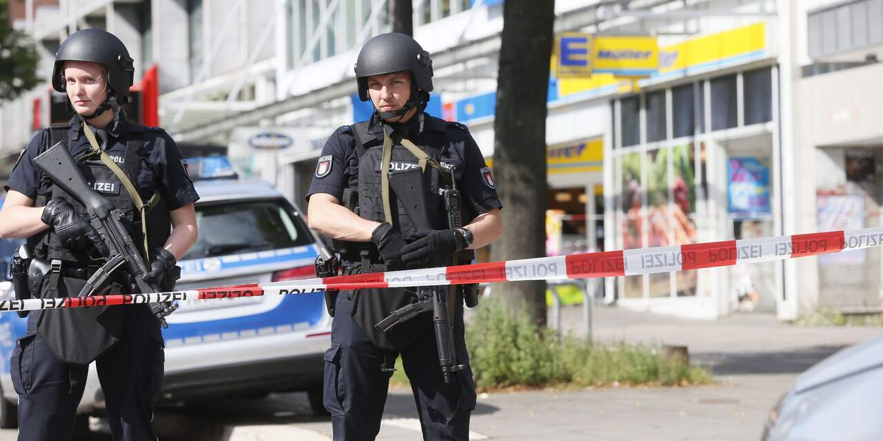 Man valt mensen aan met mes in Hamburg, zeker één dode