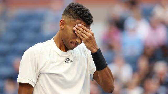 Félix Auger-Aliassime verspeelde in de tweede set twee setpunten.