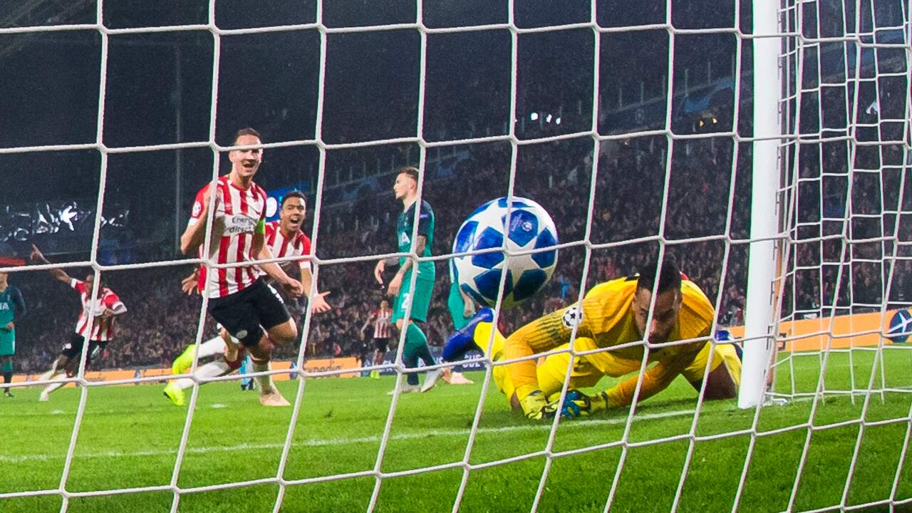De Jong zet PSV in slotfase naast Tottenham