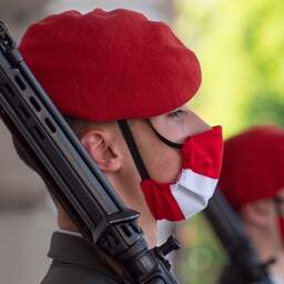 Oostenrijk stuurt extra militairen naar grenzen om migranten tegen te houden