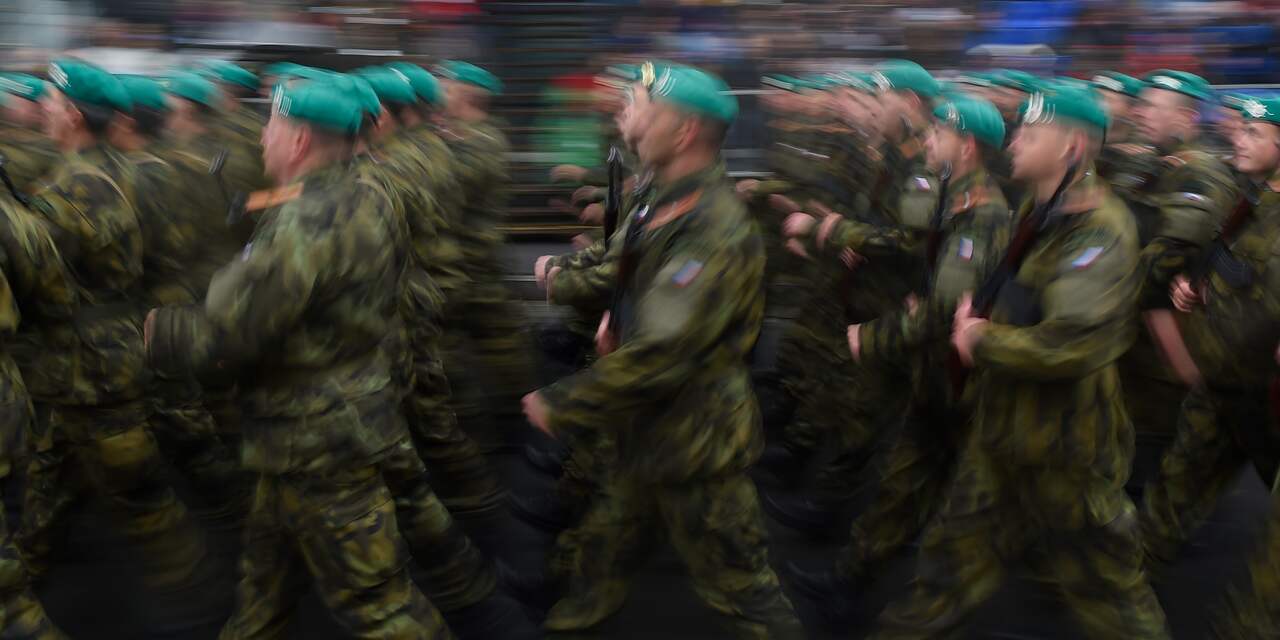 Grootste militaire parade in Praag in decennia