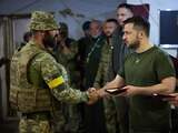 Oekraïne verwacht pas in augustus nieuwe vredesgesprekken, Zelensky bezoekt front
