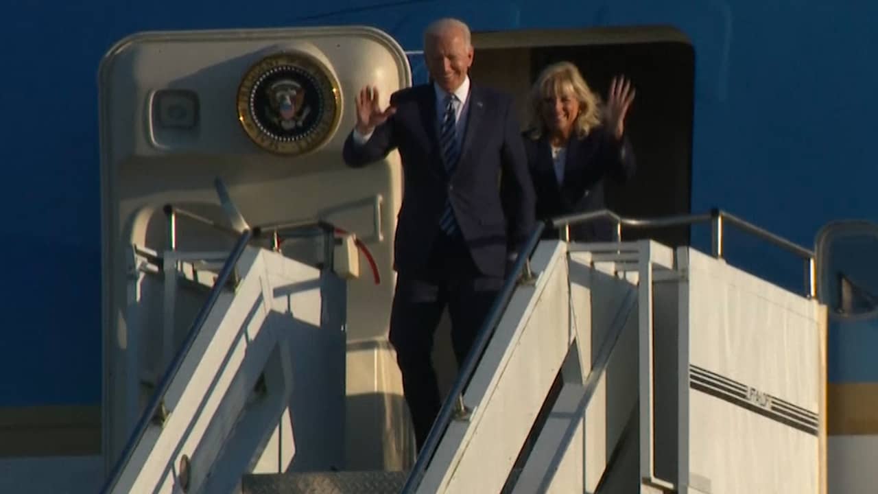 Beeld uit video: Biden komt met Air Force One aan in VK voor G7-top