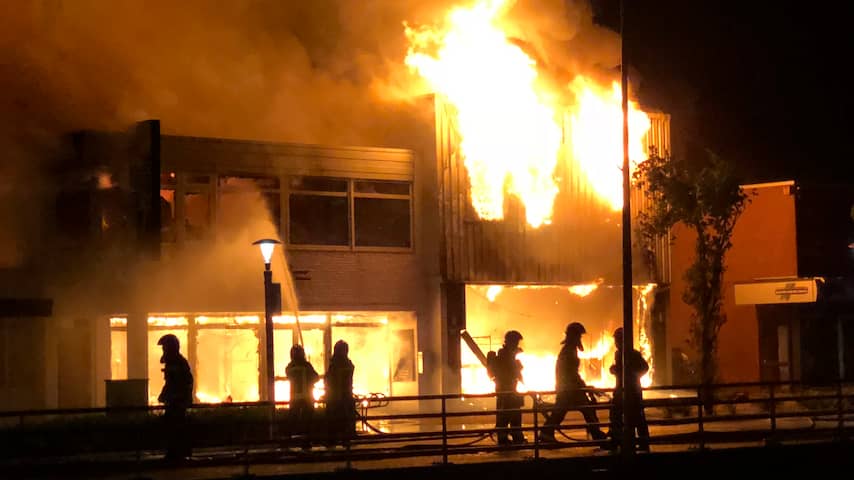 Tientallen woningen ontruimd na brand in winkelpanden Musselkanaal