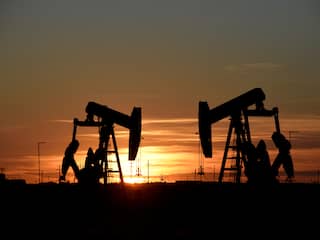 OPEC en Rusland bereiken akkoord over productieverlaging, olieprijs daalt