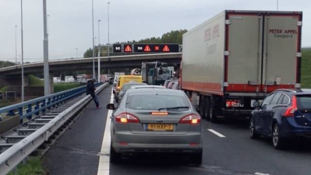 Coentunnel A10 korte tijd dicht na ongeluk. Coentunnel A10 korte tijd dicht na ongeluk.