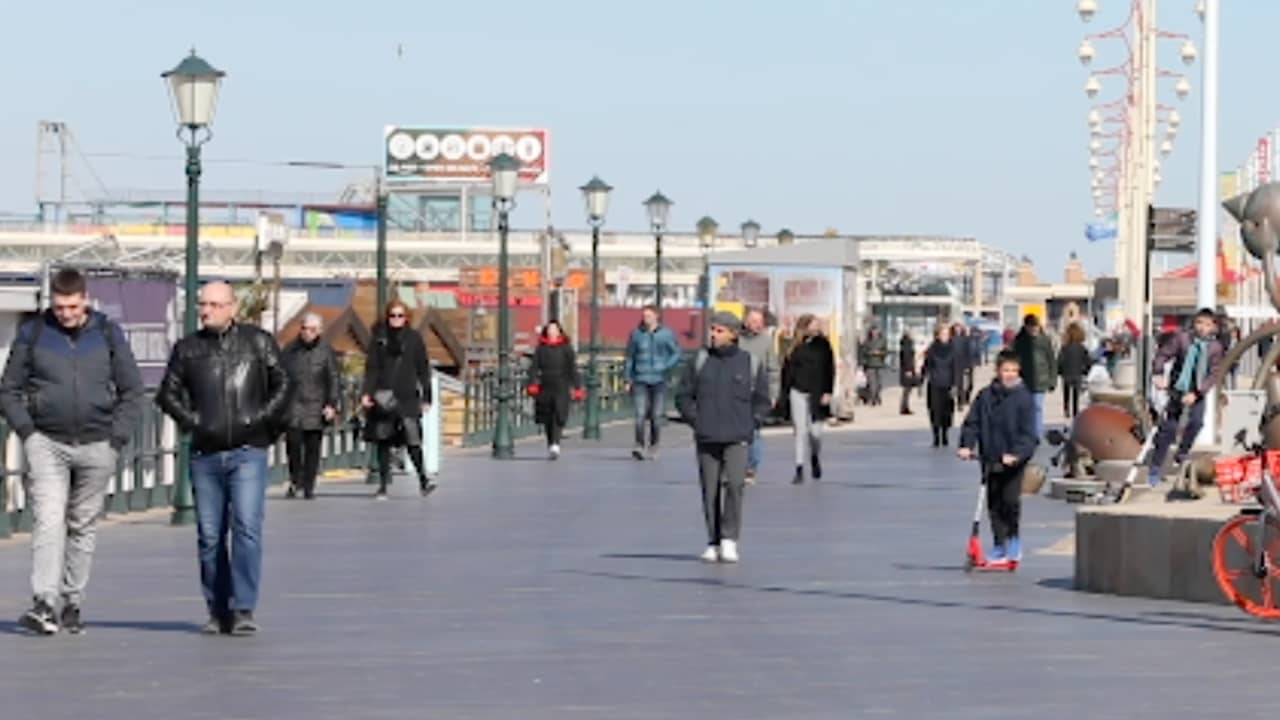 Beeld uit video: Adviezen in de wind geslagen: drukte op boulevard Scheveningen