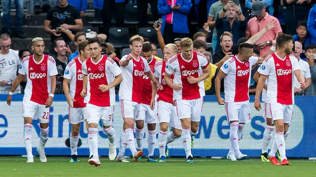 Ajax viert de eerste competitiezege van het seizoen
