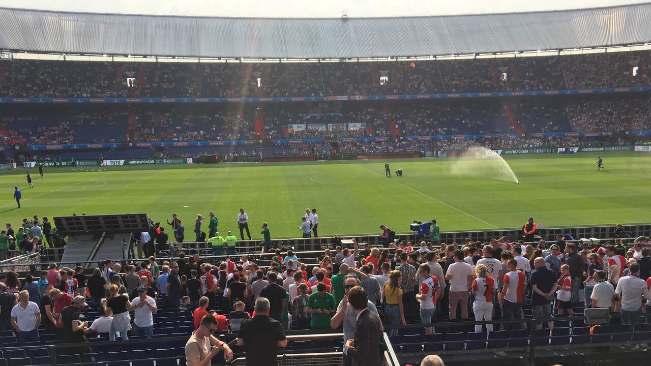 Clam verzoek Medewerker AZ met vijf verdedigers in bekerfinale, Toornstra in basis Feyenoord |  Voetbal | NU.nl