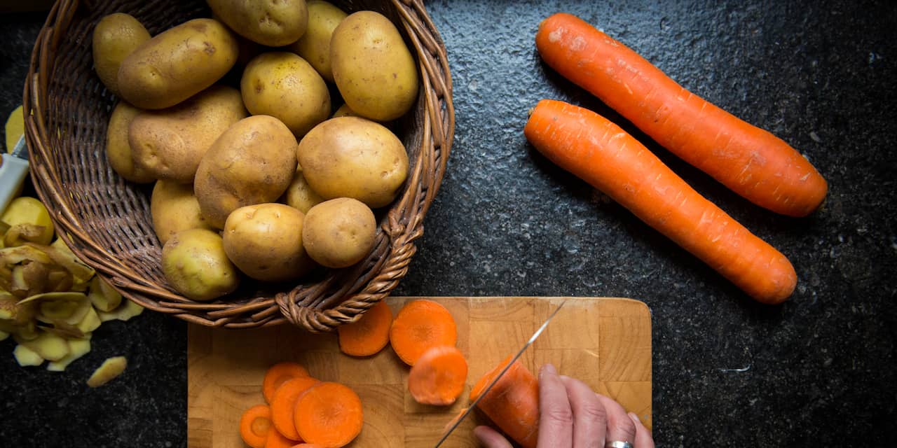 Nederlanders eten nog steeds graag aardappelen, groente en vlees