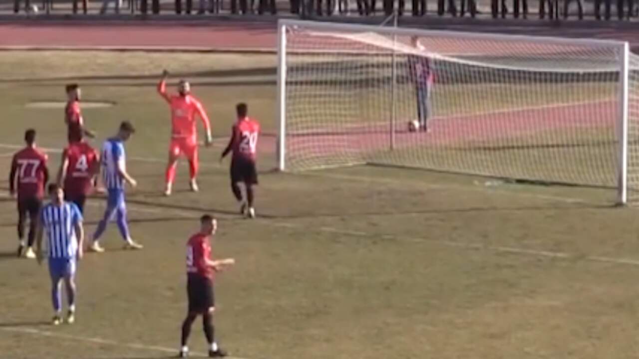 Speler stopt ook derde penalty na rood keeper in Turkije