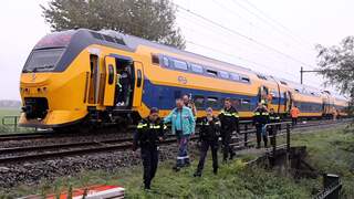 Trein met honderden passagiers staat vast bij Delft