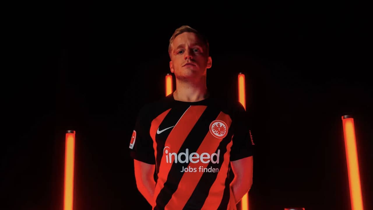 Donny Van de Beek Completes Loan Transfer from Manchester United to Eintracht Frankfurt with Purchase Option – Latest Football Transfer News