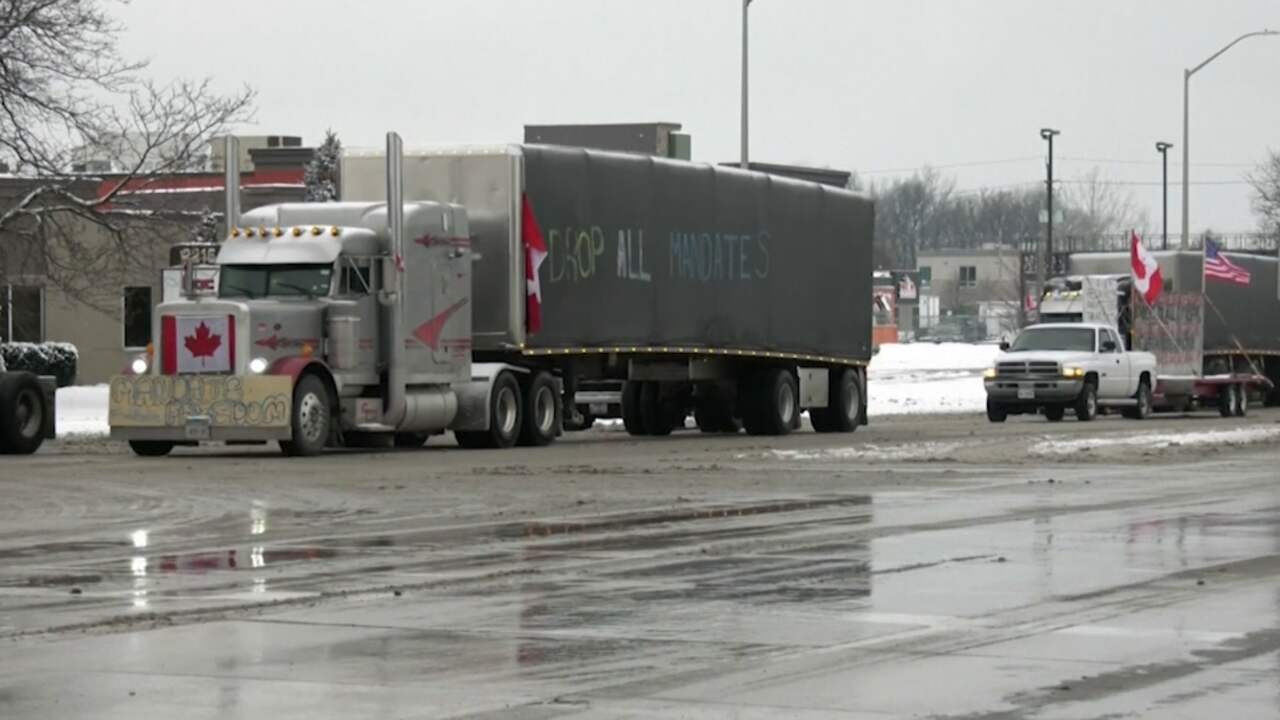 Beeld uit video: Truckers komen aan in Canadese hoofdstad voor coronaprotest