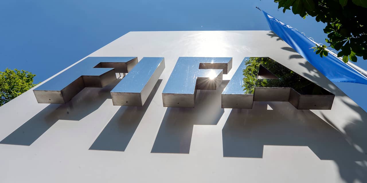 'Nederlandse ex-directeur Nike mogelijk betrokken bij omkoopschandaal FIFA'