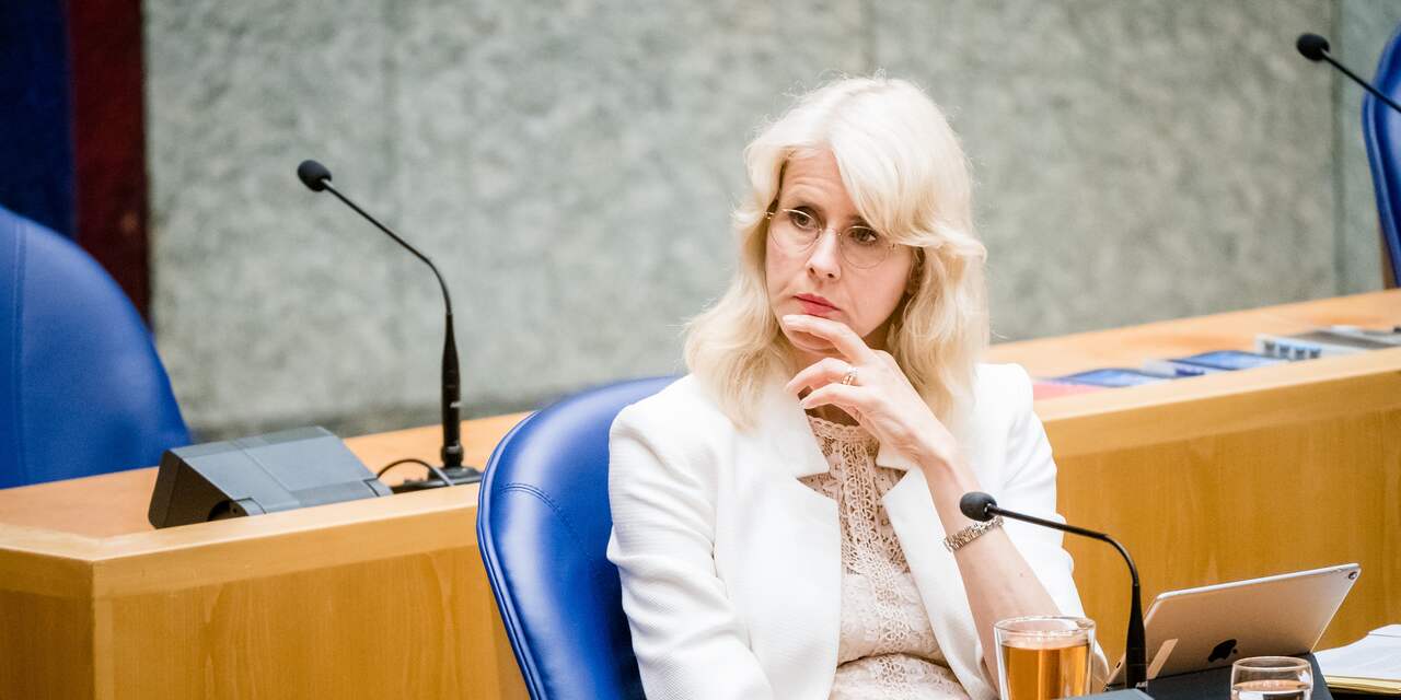 Rutte ontslaat demissionair staatssecretaris Keijzer wegens kritiek op coronapas