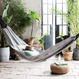 Maak van je terras een tropisch paradijs met planten uit huis