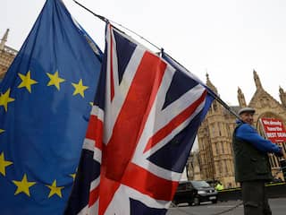 Brits kabinet houdt spoedoverleg, stelt Brexit-stemming mogelijk uit