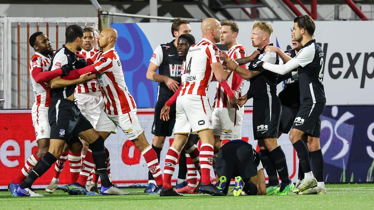Een opstootje bij TOP Oss-FC Eindhoven.