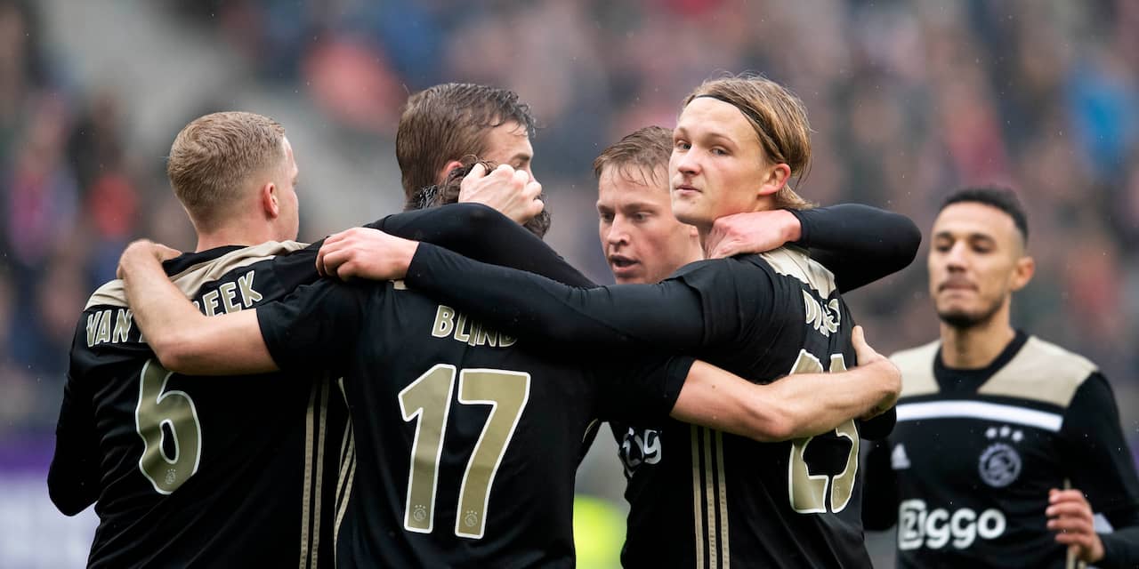 Ajax wint verhit duel in Utrecht en blijft in spoor van koploper PSV