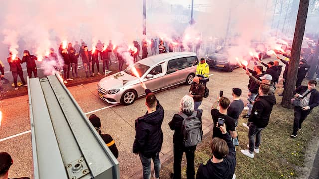 In achttien seizoenen bij PSV veroverde Van der Kuijlen drie landstitels en mocht hij twee keer de KNVB-beker omhooghouden. Zijn hoogtepunt bij de Eindhovense club beleefde hij in het seizoen 1977/1978 met het veroveren van de UEFA Cup.