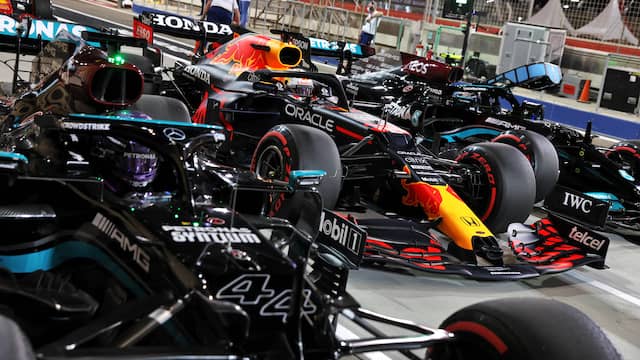 Lewis Hamilton moest de poleposition zaterdag aan Max Verstappen laten.
