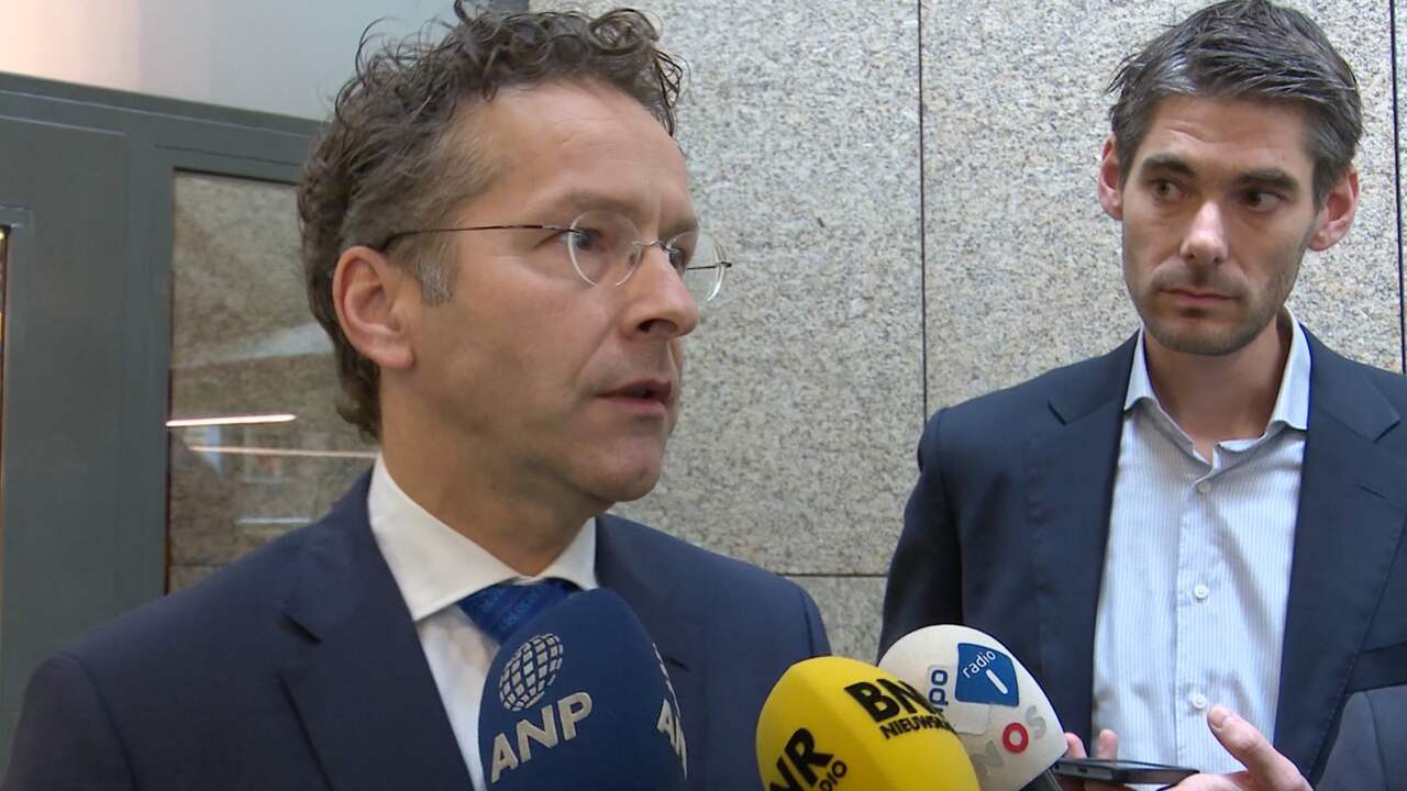 Beeld uit video: Dijsselbloem licht vertrek uit Kamer toe