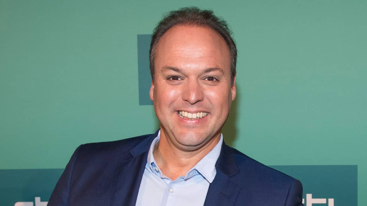 Frans Bauer walks two hours a day to eventually lose 20 kilos |  Backbite