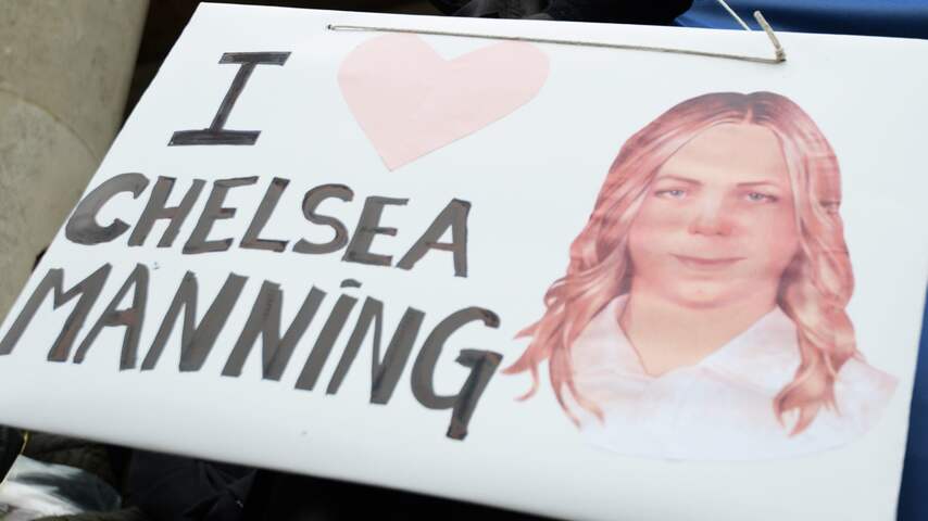 Klokkenluider Chelsea Manning vrij, Play-offs Eredivisie van start